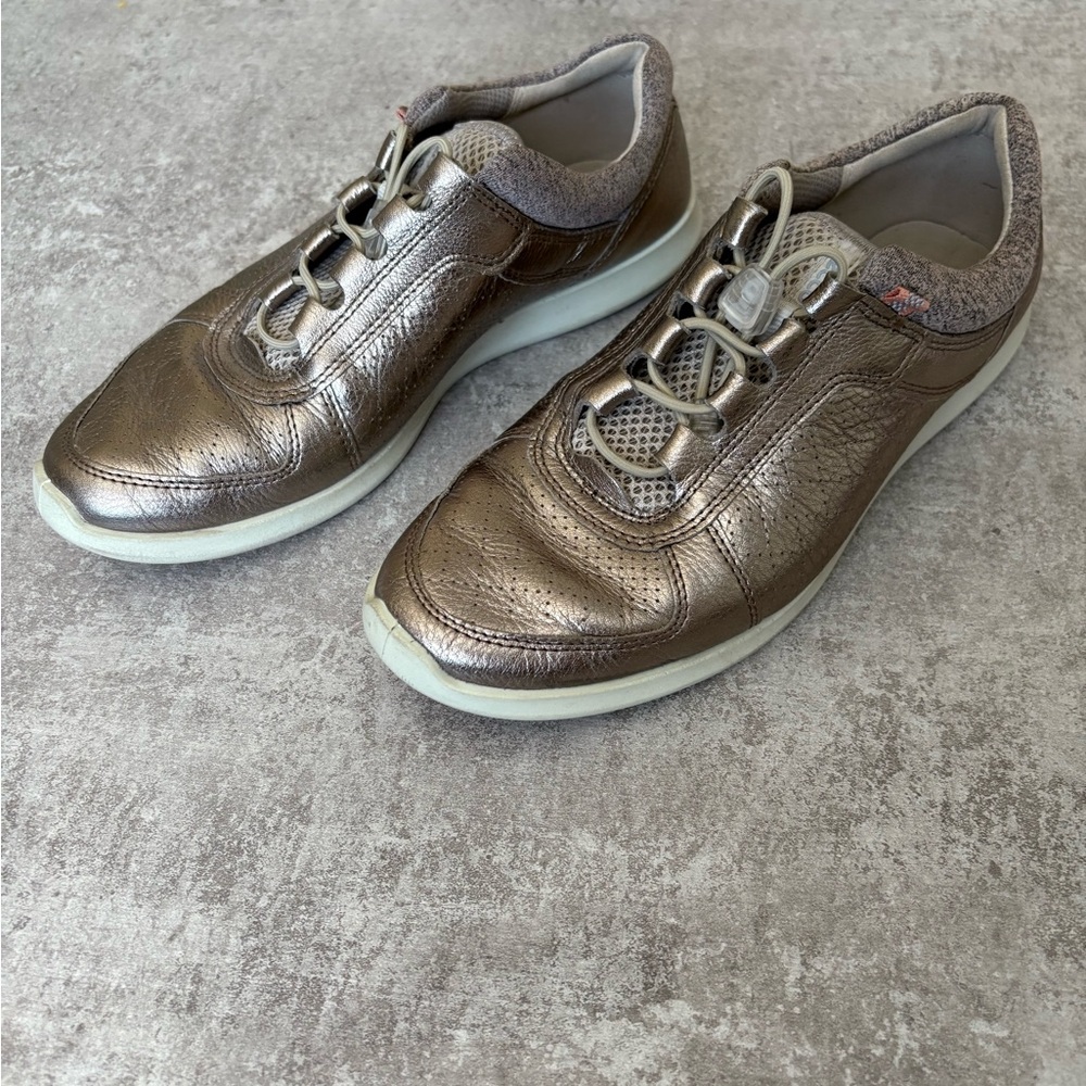 ECCO Sense Women's Super Light‎  Walking Sneakers, Metallic Leather US 8 EU 39